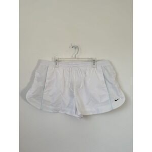 Nike Standard Fit Mid Rise 2" Length Shorts Women's XXL FV7500-100 White Running